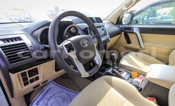 Acheter Import Voiture Toyota Prado Blanc à Import - Dubai, Grande Comore Acheter Import Voiture Toyota Prado Blanc à Import - Dubai, Grande Comore