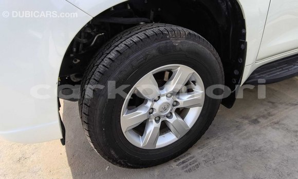 Acheter Import Voiture Toyota Prado Blanc à Import - Dubai, Grande Comore Acheter Import Voiture Toyota Prado Blanc à Import - Dubai, Grande Comore