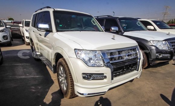 Acheter Import Voiture Mitsubishi Pajero Blanc à Import - Dubai, Grande Comore Acheter Import Voiture Mitsubishi Pajero Blanc à Import - Dubai, Grande Comore
