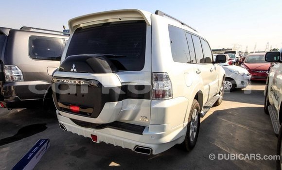 Acheter Import Voiture Mitsubishi Pajero Blanc à Import - Dubai, Grande Comore Acheter Import Voiture Mitsubishi Pajero Blanc à Import - Dubai, Grande Comore