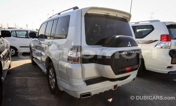 Acheter Import Voiture Mitsubishi Pajero Blanc à Import - Dubai, Grande Comore Acheter Import Voiture Mitsubishi Pajero Blanc à Import - Dubai, Grande Comore