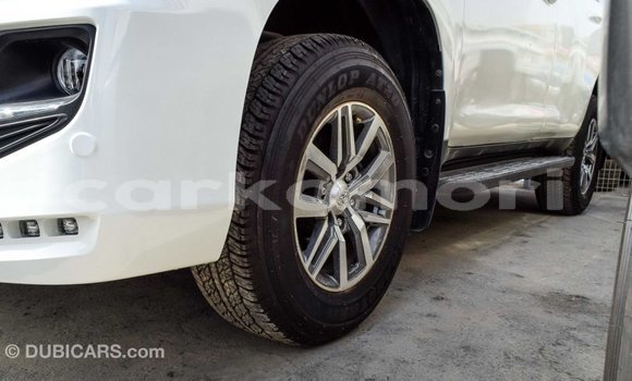 Acheter Import Voiture Toyota Prado Blanc à Import - Dubai, Grande Comore Acheter Import Voiture Toyota Prado Blanc à Import - Dubai, Grande Comore