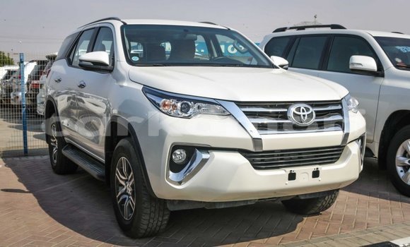 Acheter Import Voiture Toyota Fortuner Blanc à Import - Dubai, Grande Comore Acheter Import Voiture Toyota Fortuner Blanc à Import - Dubai, Grande Comore