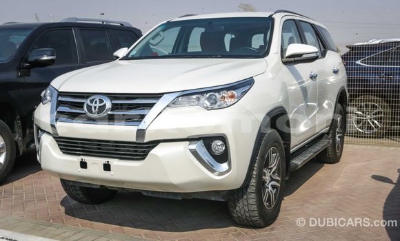 Acheter Import Voiture Toyota Fortuner Blanc à Import - Dubai, Grande Comore Acheter Import Voiture Toyota Fortuner Blanc à Import - Dubai, Grande Comore