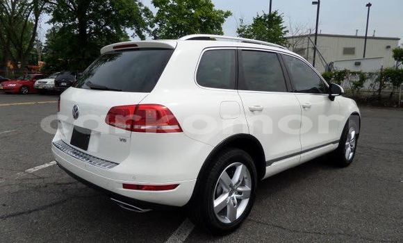 Acheter Occasion Voiture Volkswagen Touareg Blanc à Moutsamoudou, Ndzuwani