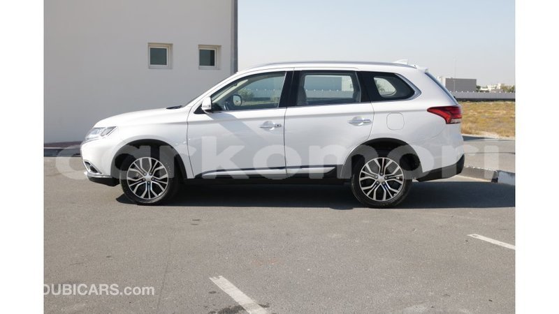 Big with watermark mitsubishi outlander grande comore import dubai 1543