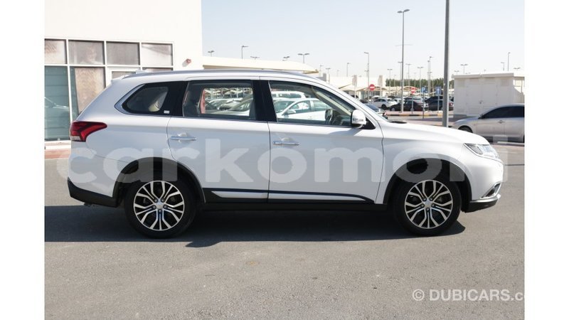Big with watermark mitsubishi outlander grande comore import dubai 1543