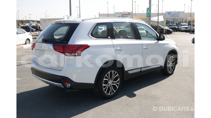 Big with watermark mitsubishi outlander grande comore import dubai 1543