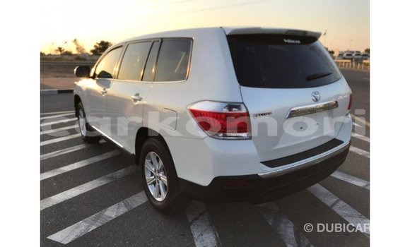 Acheter Import Voiture Toyota Highlander Blanc à Import - Dubai, Grande Comore Acheter Import Voiture Toyota Highlander Blanc à Import - Dubai, Grande Comore