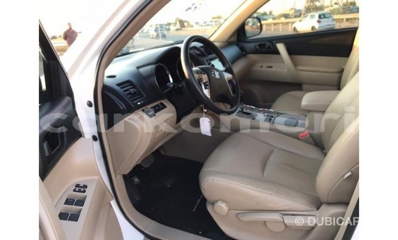 Acheter Import Voiture Toyota Highlander Blanc à Import - Dubai, Grande Comore Acheter Import Voiture Toyota Highlander Blanc à Import - Dubai, Grande Comore