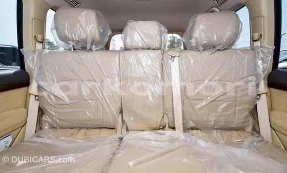 Acheter Import Voiture Toyota Land Cruiser Blanc à Import - Dubai, Grande Comore Acheter Import Voiture Toyota Land Cruiser Blanc à Import - Dubai, Grande Comore