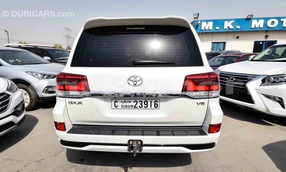 Acheter Import Voiture Toyota Land Cruiser Blanc à Import - Dubai, Grande Comore Acheter Import Voiture Toyota Land Cruiser Blanc à Import - Dubai, Grande Comore