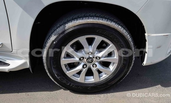 Acheter Import Voiture Toyota Land Cruiser Blanc à Import - Dubai, Grande Comore Acheter Import Voiture Toyota Land Cruiser Blanc à Import - Dubai, Grande Comore