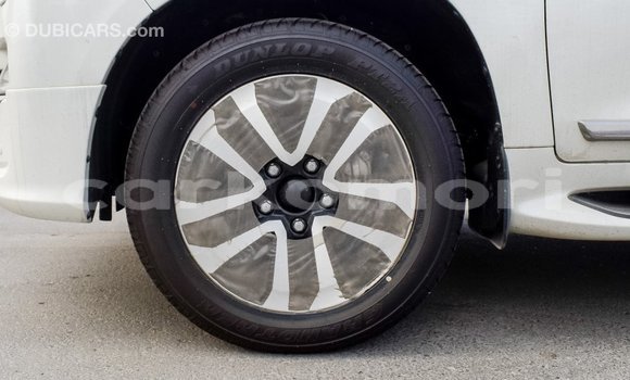 Buy Import Toyota Land Cruiser White Car in Import - Dubai in Great Comore Buy Import Toyota Land Cruiser White Car in Import - Dubai in Great Comore