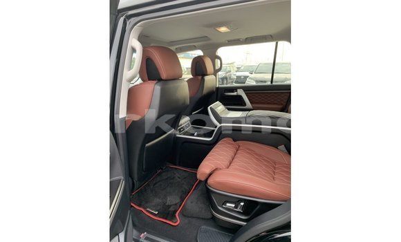 Buy Import Toyota Land Cruiser Black Car in Import - Dubai in Great Comore Buy Import Toyota Land Cruiser Black Car in Import - Dubai in Great Comore