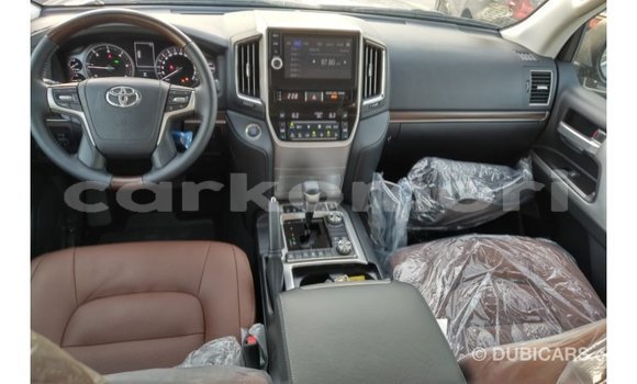 Buy Import Toyota Land Cruiser White Car in Import - Dubai in Great Comore Buy Import Toyota Land Cruiser White Car in Import - Dubai in Great Comore