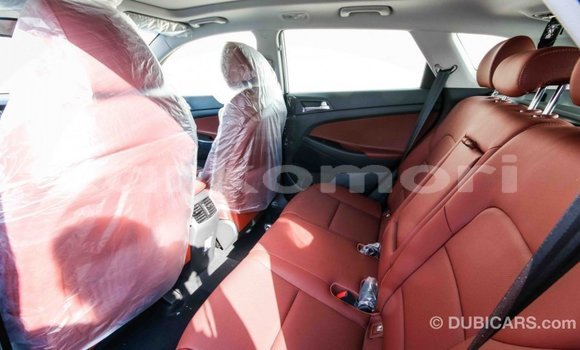 Acheter Import Voiture Hyundai Tucson Blanc à Import - Dubai, Grande Comore Acheter Import Voiture Hyundai Tucson Blanc à Import - Dubai, Grande Comore
