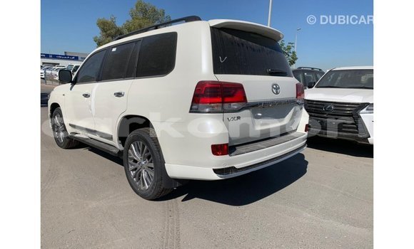 Buy Import Toyota Land Cruiser White Car in Import - Dubai in Great Comore Buy Import Toyota Land Cruiser White Car in Import - Dubai in Great Comore