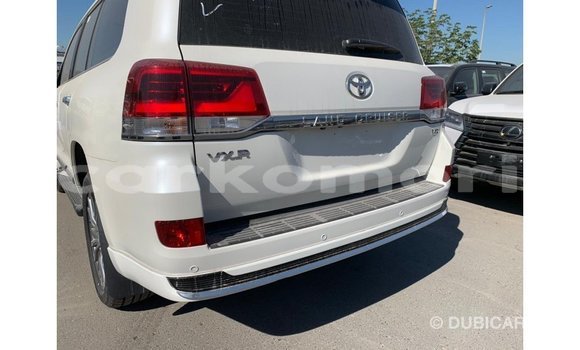 Buy Import Toyota Land Cruiser White Car in Import - Dubai in Great Comore Buy Import Toyota Land Cruiser White Car in Import - Dubai in Great Comore