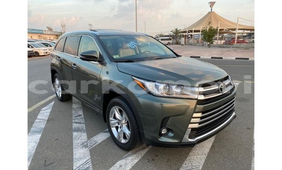 Acheter Import Voiture Toyota Highlander Vert à Import - Dubai, Grande Comore Acheter Import Voiture Toyota Highlander Vert à Import - Dubai, Grande Comore