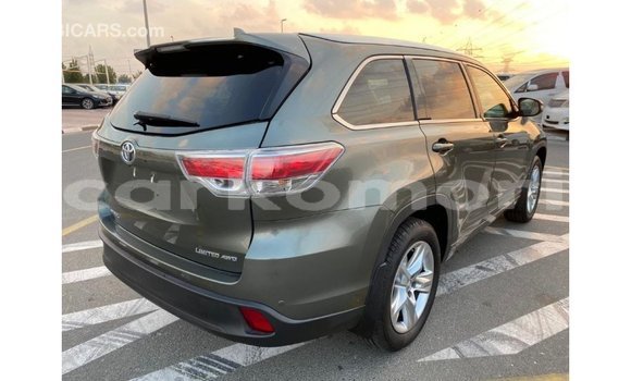 Acheter Import Voiture Toyota Highlander Vert à Import - Dubai, Grande Comore Acheter Import Voiture Toyota Highlander Vert à Import - Dubai, Grande Comore