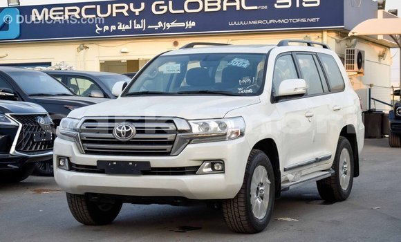 Buy Import Toyota Land Cruiser White Car in Import - Dubai in Great Comore Buy Import Toyota Land Cruiser White Car in Import - Dubai in Great Comore