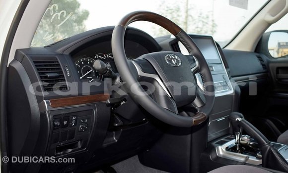 Buy Import Toyota Land Cruiser White Car in Import - Dubai in Great Comore Buy Import Toyota Land Cruiser White Car in Import - Dubai in Great Comore