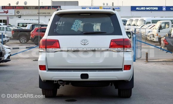 Buy Import Toyota Land Cruiser White Car in Import - Dubai in Great Comore Buy Import Toyota Land Cruiser White Car in Import - Dubai in Great Comore