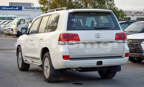 Buy Import Toyota Land Cruiser White Car in Import - Dubai in Great Comore Buy Import Toyota Land Cruiser White Car in Import - Dubai in Great Comore
