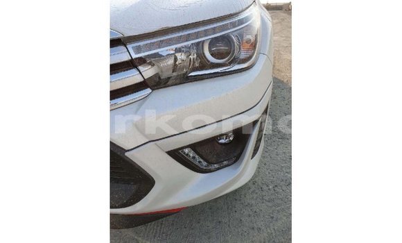 Buy Import Toyota Hilux White Car in Import - Dubai in Great Comore Buy Import Toyota Hilux White Car in Import - Dubai in Great Comore