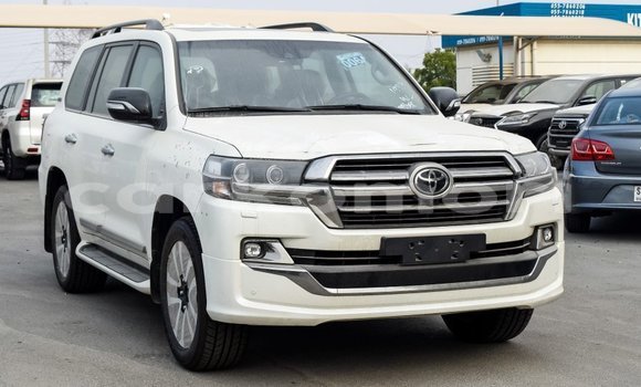 Buy Import Toyota Land Cruiser White Car in Import - Dubai in Great Comore Buy Import Toyota Land Cruiser White Car in Import - Dubai in Great Comore