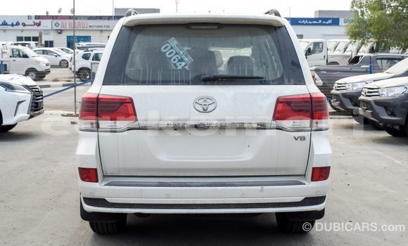 Buy Import Toyota Land Cruiser White Car in Import - Dubai in Great Comore Buy Import Toyota Land Cruiser White Car in Import - Dubai in Great Comore