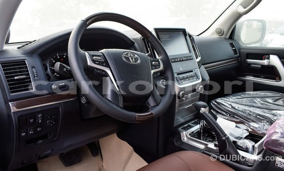 Buy Import Toyota Land Cruiser White Car in Import - Dubai in Great Comore Buy Import Toyota Land Cruiser White Car in Import - Dubai in Great Comore