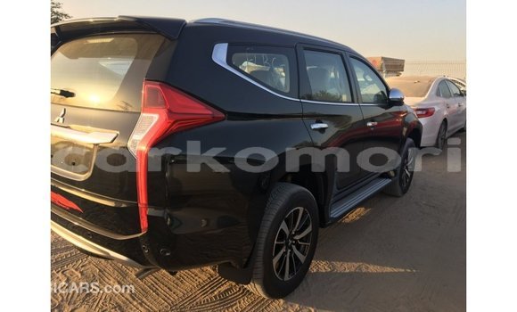 Acheter Import Voiture Mitsubishi Montero Noir à Import - Dubai, Grande Comore