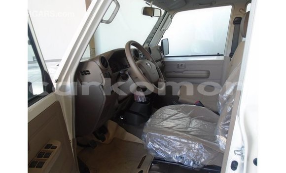 Buy Import Toyota Land Cruiser White Car in Import - Dubai in Great Comore Buy Import Toyota Land Cruiser White Car in Import - Dubai in Great Comore