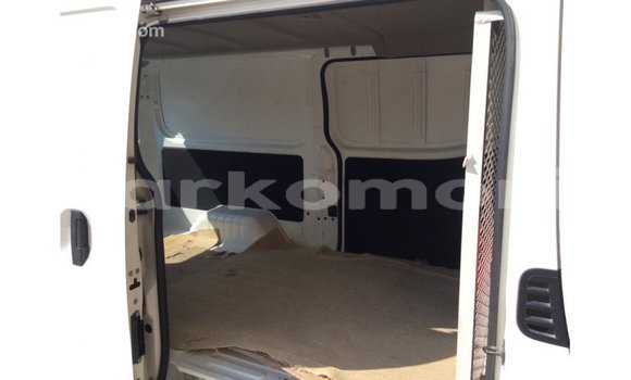 Acheter Import Voiture Nissan 350Z Blanc à Import - Dubai, Grande Comore Acheter Import Voiture Nissan 350Z Blanc à Import - Dubai, Grande Comore