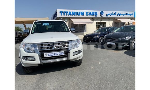 Buy Import Mitsubishi Pajero White Car in Import - Dubai in Great Comore Buy Import Mitsubishi Pajero White Car in Import - Dubai in Great Comore