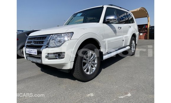 Buy Import Mitsubishi Pajero White Car in Import - Dubai in Great Comore Buy Import Mitsubishi Pajero White Car in Import - Dubai in Great Comore