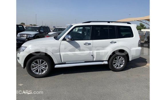 Buy Import Mitsubishi Pajero White Car in Import - Dubai in Great Comore Buy Import Mitsubishi Pajero White Car in Import - Dubai in Great Comore