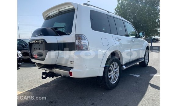 Buy Import Mitsubishi Pajero White Car in Import - Dubai in Great Comore Buy Import Mitsubishi Pajero White Car in Import - Dubai in Great Comore