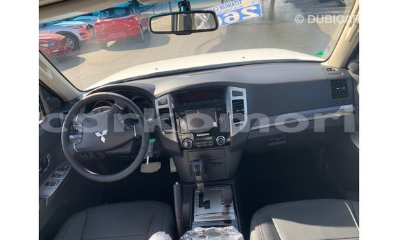 Buy Import Mitsubishi Pajero White Car in Import - Dubai in Great Comore Buy Import Mitsubishi Pajero White Car in Import - Dubai in Great Comore