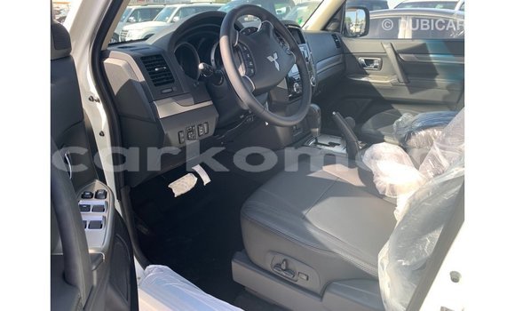 Buy Import Mitsubishi Pajero White Car in Import - Dubai in Great Comore Buy Import Mitsubishi Pajero White Car in Import - Dubai in Great Comore