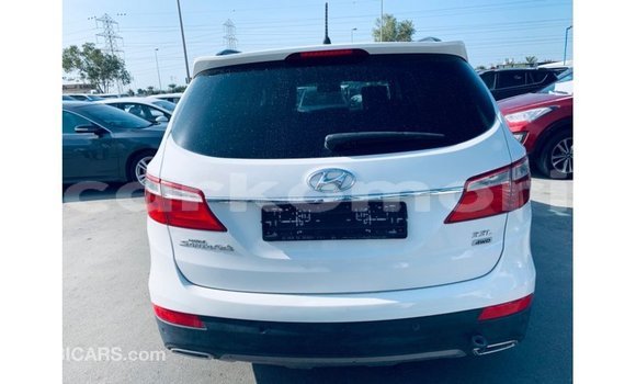 Acheter Import Voiture Hyundai Santa Fe Blanc à Import - Dubai, Grande Comore Acheter Import Voiture Hyundai Santa Fe Blanc à Import - Dubai, Grande Comore