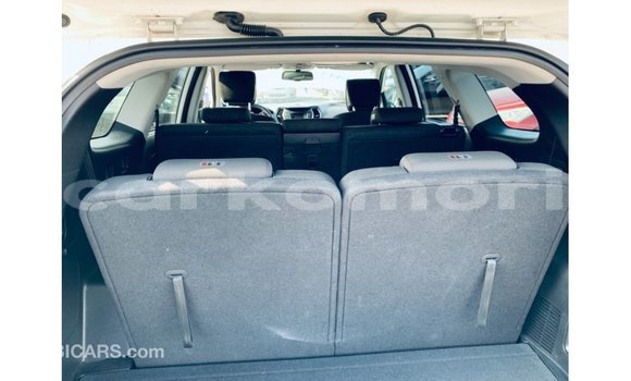 Acheter Import Voiture Hyundai Santa Fe Blanc à Import - Dubai, Grande Comore Acheter Import Voiture Hyundai Santa Fe Blanc à Import - Dubai, Grande Comore