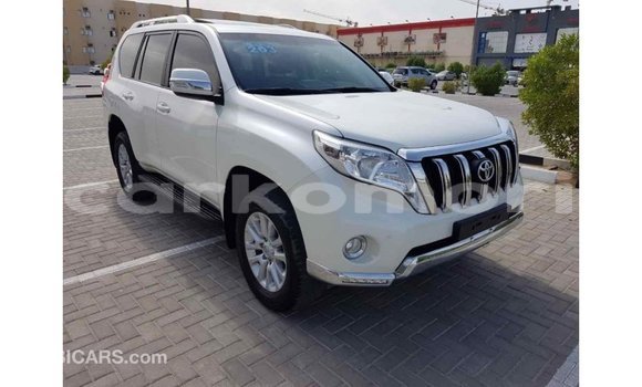 Acheter Import Voiture Toyota Prado Blanc à Import - Dubai, Grande Comore Acheter Import Voiture Toyota Prado Blanc à Import - Dubai, Grande Comore