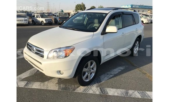 Acheter Import Voiture Toyota 4Runner Blanc à Import - Dubai, Grande Comore Acheter Import Voiture Toyota 4Runner Blanc à Import - Dubai, Grande Comore
