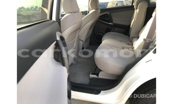 Acheter Import Voiture Toyota 4Runner Blanc à Import - Dubai, Grande Comore Acheter Import Voiture Toyota 4Runner Blanc à Import - Dubai, Grande Comore