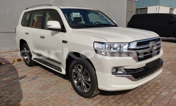 Buy Import Toyota Land Cruiser White Car in Import - Dubai in Great Comore Buy Import Toyota Land Cruiser White Car in Import - Dubai in Great Comore