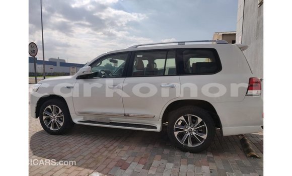 Buy Import Toyota Land Cruiser White Car in Import - Dubai in Great Comore Buy Import Toyota Land Cruiser White Car in Import - Dubai in Great Comore