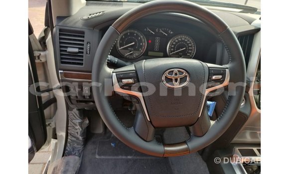 Buy Import Toyota Land Cruiser White Car in Import - Dubai in Great Comore Buy Import Toyota Land Cruiser White Car in Import - Dubai in Great Comore
